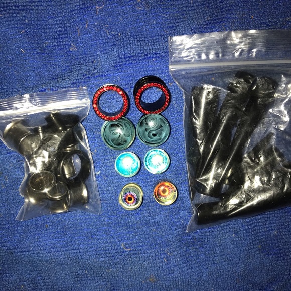 Random tunnels plugs and tapers size 18g to 1 inch - Picture 2 of 2
